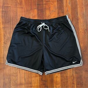 Vintage Y2K Nike Swoosh Logo Black Silver Mesh 6in Athletic Athleisure Shorts L